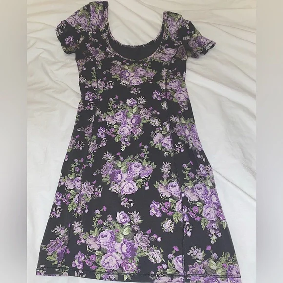 Body Con Talula T-shirt Dress - Picture 4 of 4